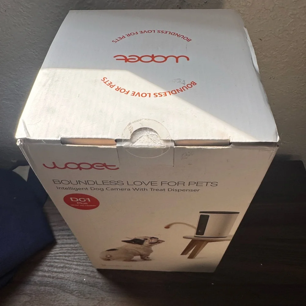 Intelligent Dog Camera with Treat Dispenser - White and Black “NWT”